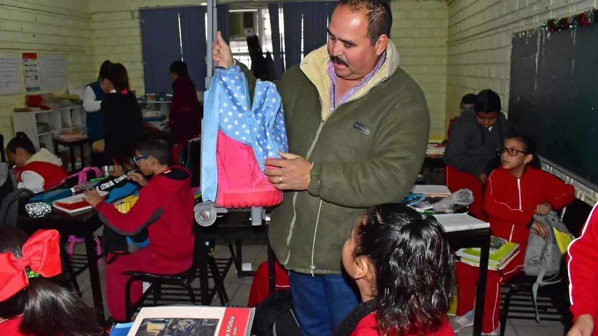 34 COBIAN 4   QUE POLICÍAS NO REVISEN MOCHILAS